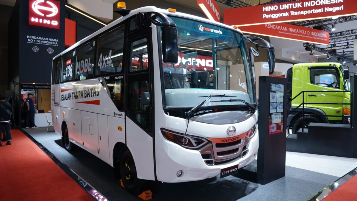 Hino Bus 136 MDBL 4×4 Kendaran Khusus Area Perkebunan Dan Pertambangan Diluncurkan Di GIICOMVEC 2026
