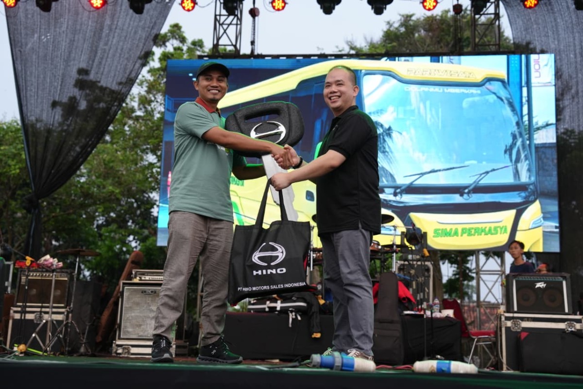 PT HMSI Serahkan Unit Hino Bus 115 SDBL kepada PT Jagad Sima Perkasya Di Jamnas Bismania 2026