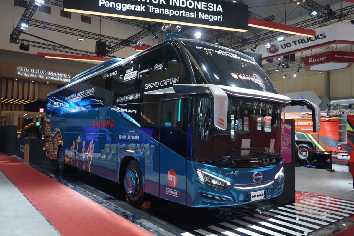 Manfaatkan Momen GIIAS 206 Hino Luncurkan Bus RM 280 ABS Retarder