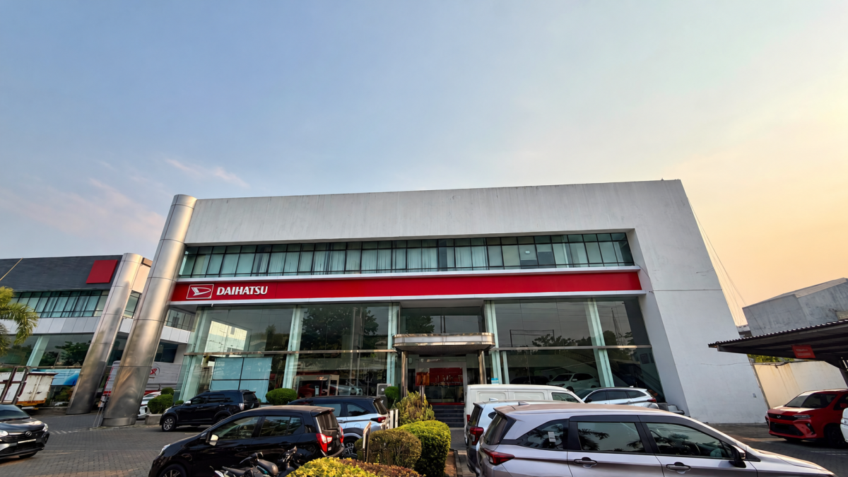 Guna Melayani Warga Jember Dan Sekitarnya Daihatsu Resmikan Dealer Kharisma Sentosa